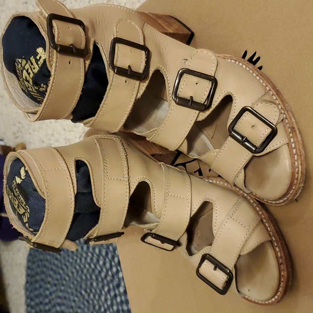 Freebird Sandals, Quail in taupe.